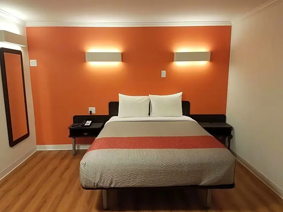 Double Suite (full double bed)