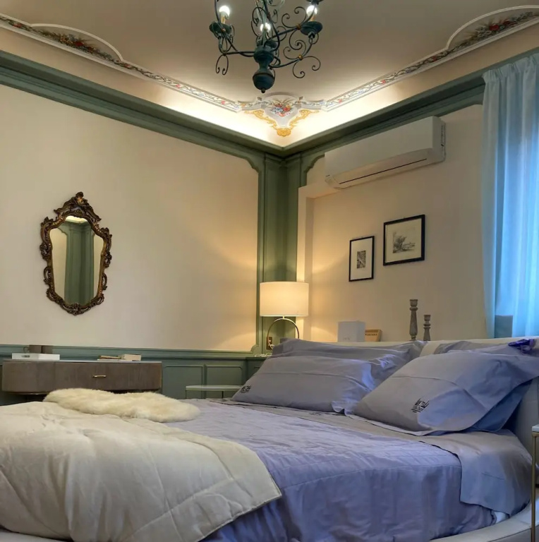 Royal room