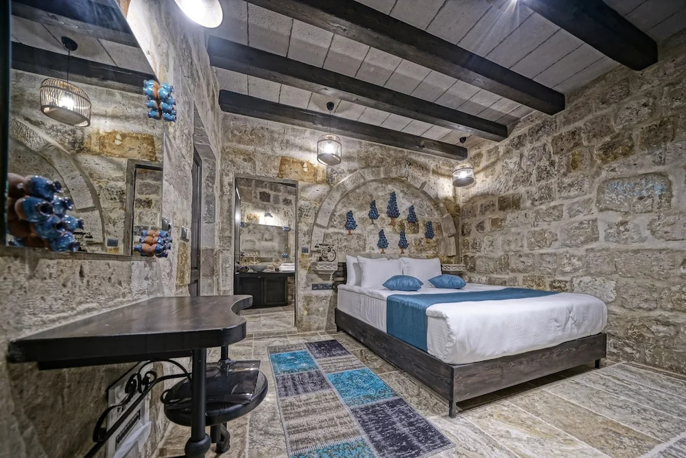 Superior Double room with Balloon View (full double bed)