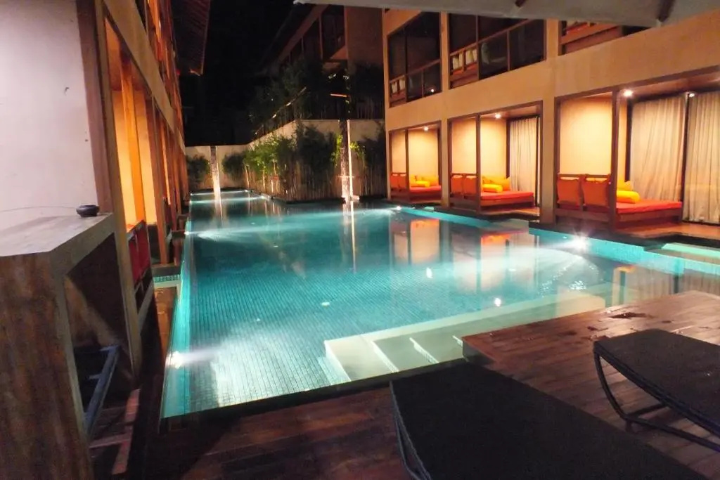 Deluxe Double room with pool view (full double bed)