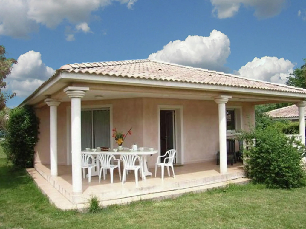 Cozy Holiday Home in Moriani-Plage in Swimming Pool
