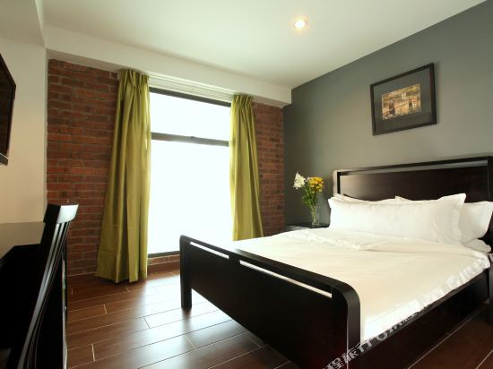 Crossroads Hotel