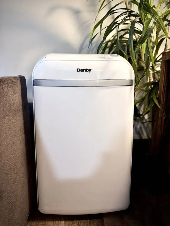 Stylish Downtown Condo near Rogers Place | Parking, Gym, Balcony & Kitchen - фото 47