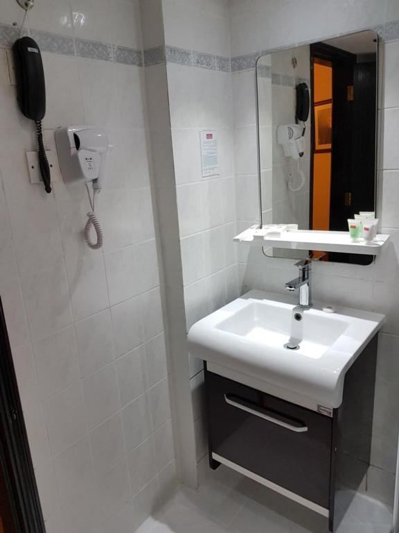 Al Jawhara Metro Hotel