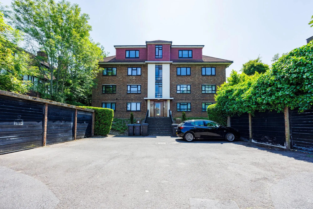 Convenient and Stylish 2-Bed Apartment in Croydon