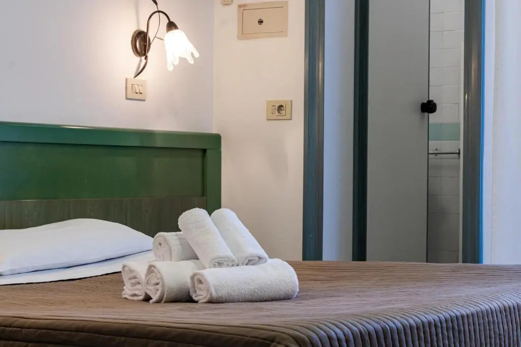 Double room (full double bed)