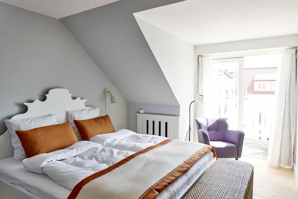 Superior Double room with balcony (full double bed)