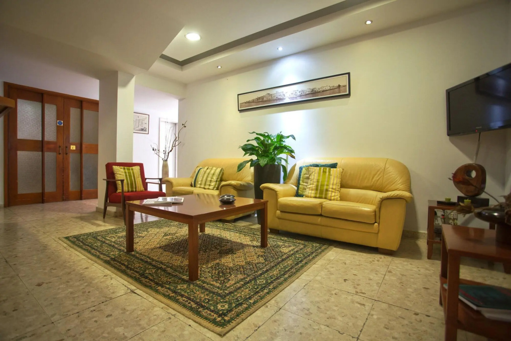Lobby & Reception