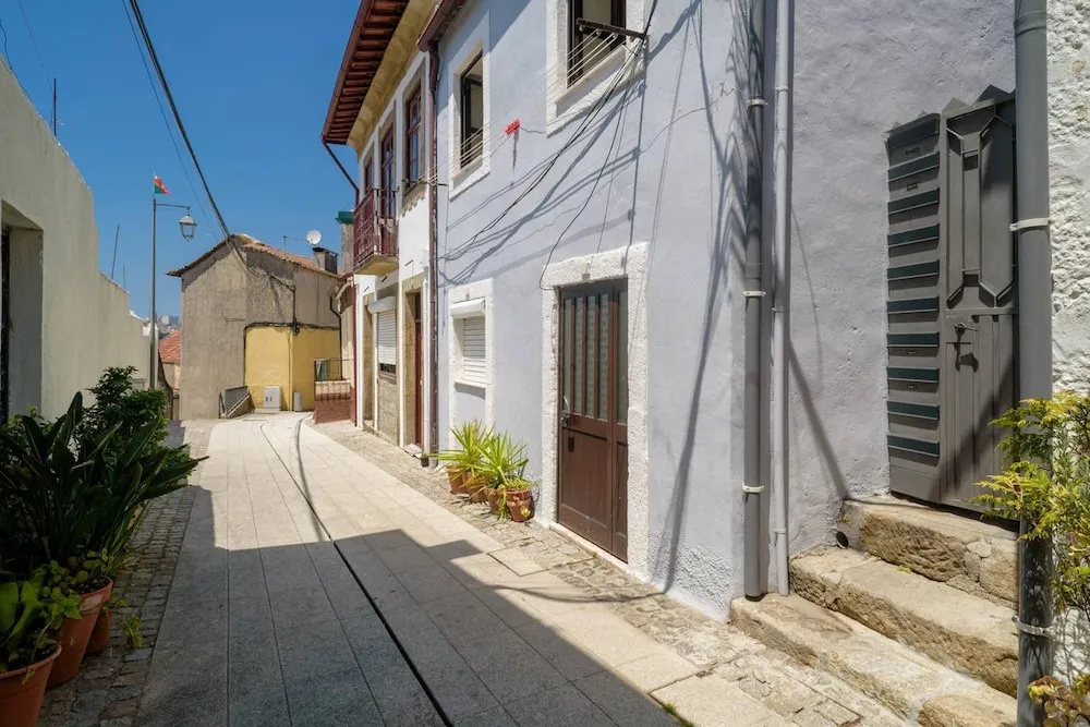 Studio in Vila Nova de Gaia, with Wonderful City View, Terrace And Wifi