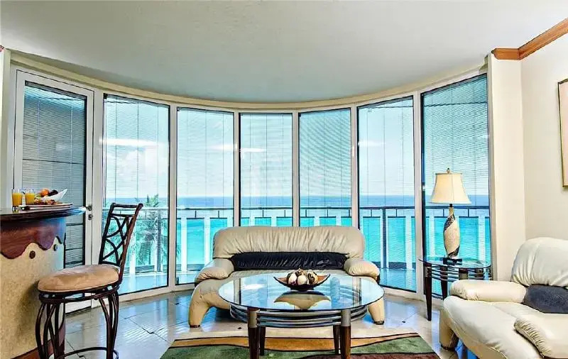 2 Bedrooms Suite with balcony and oceanfront