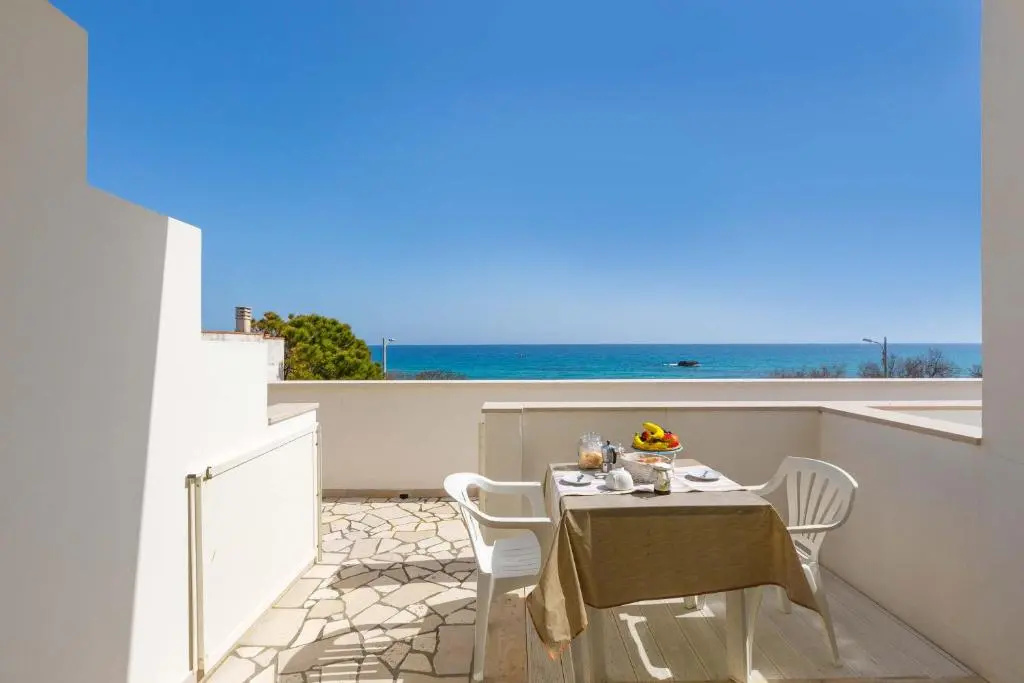 2 Bedrooms Double Apartment with sea view (full double bed)