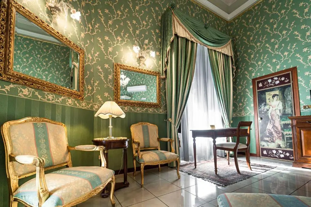 Hotel Villa Romeo - Tap to explore photos