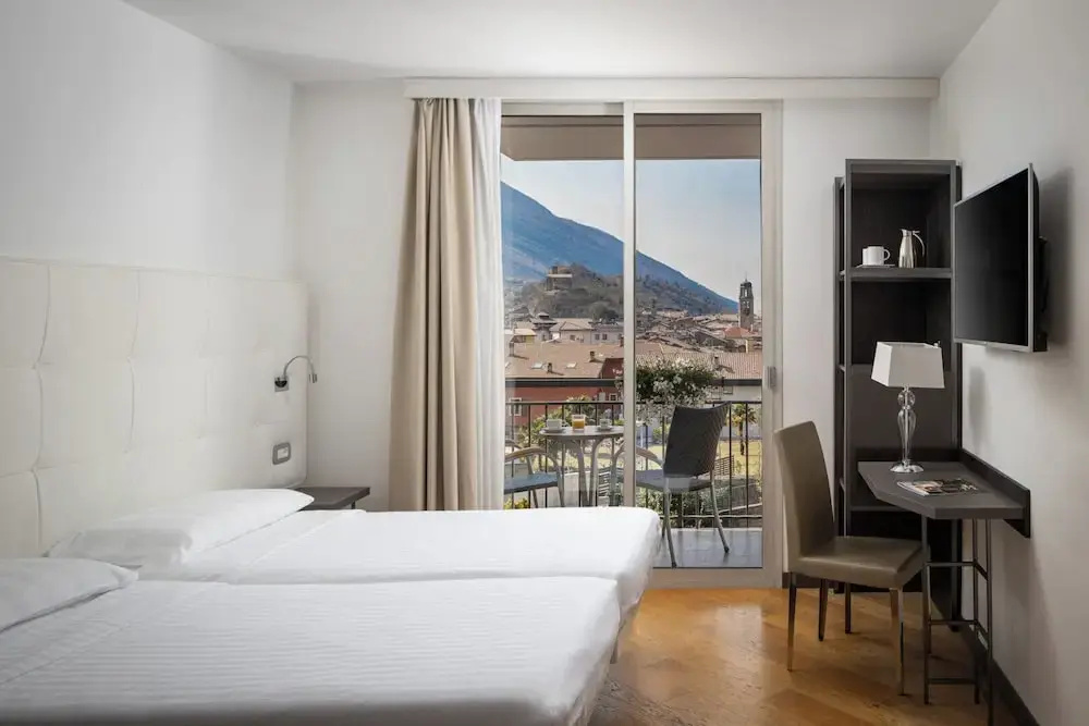 Standard Double room with balcony (full double bed)