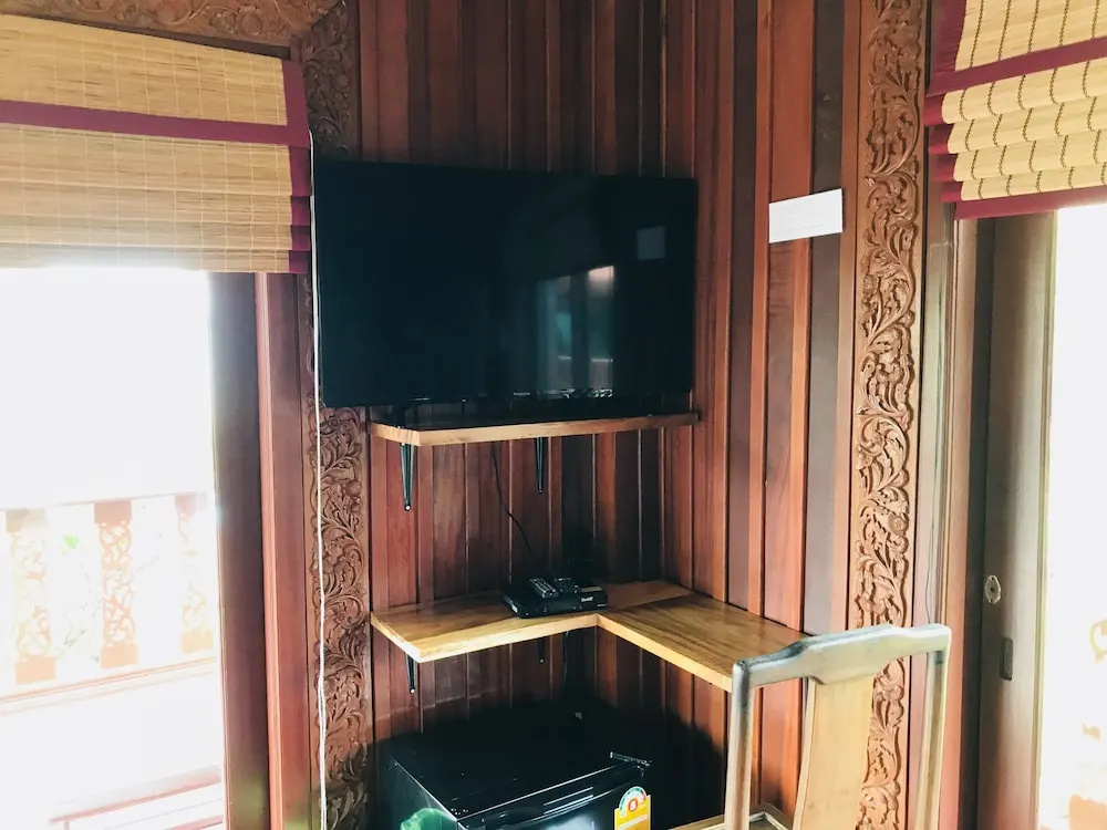 Deluxe Double room (full double bed)