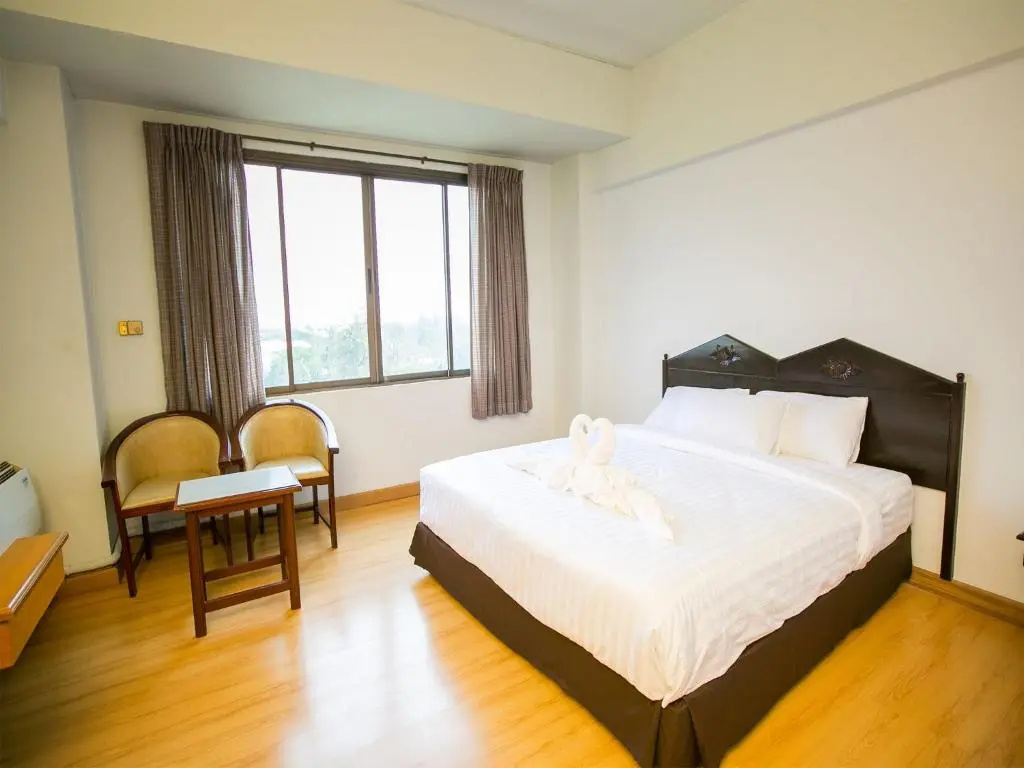 Phrae Nakara Hotel - Chambres