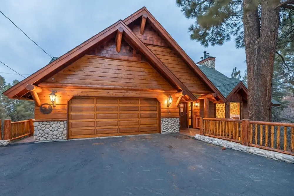 38 - Cooper's Hideaway 5 Bedroom Home by Redawning