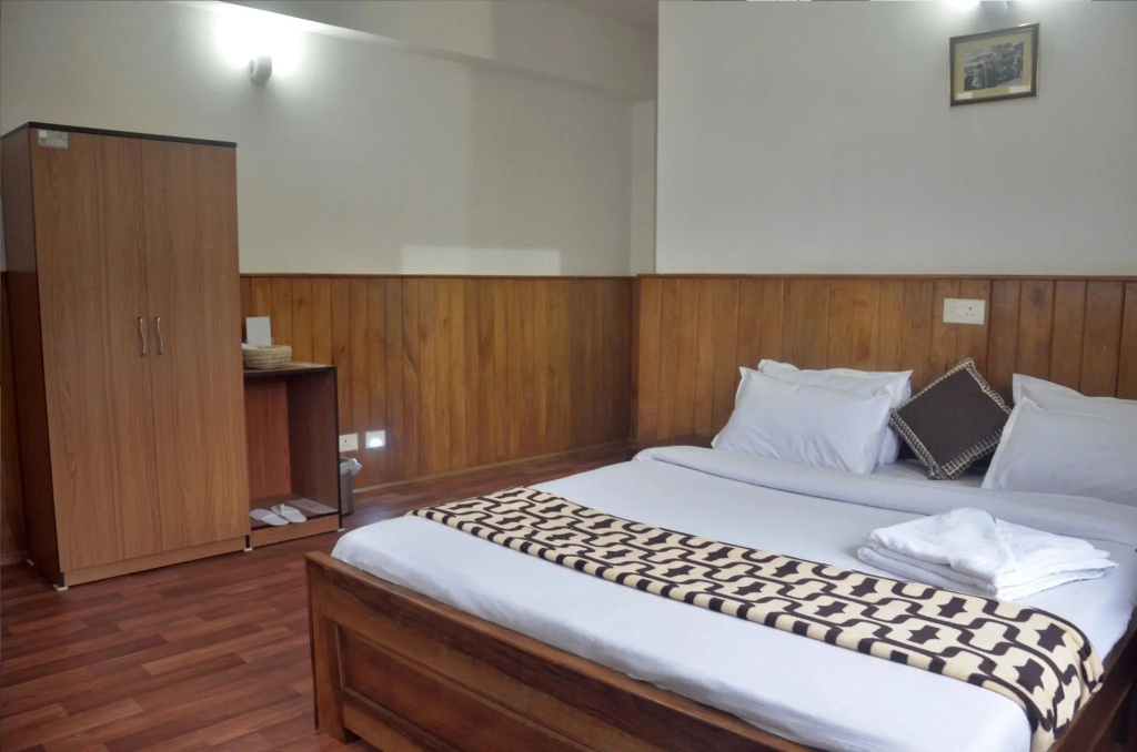 Deluxe Double room (full double bed)