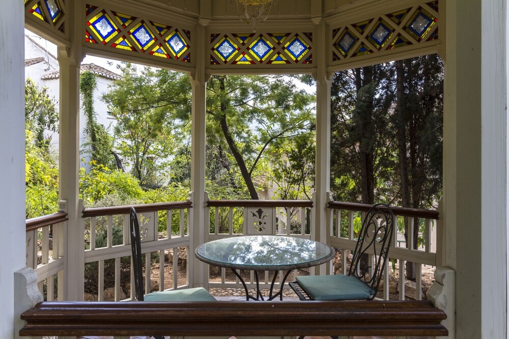 Balcony & Terrace