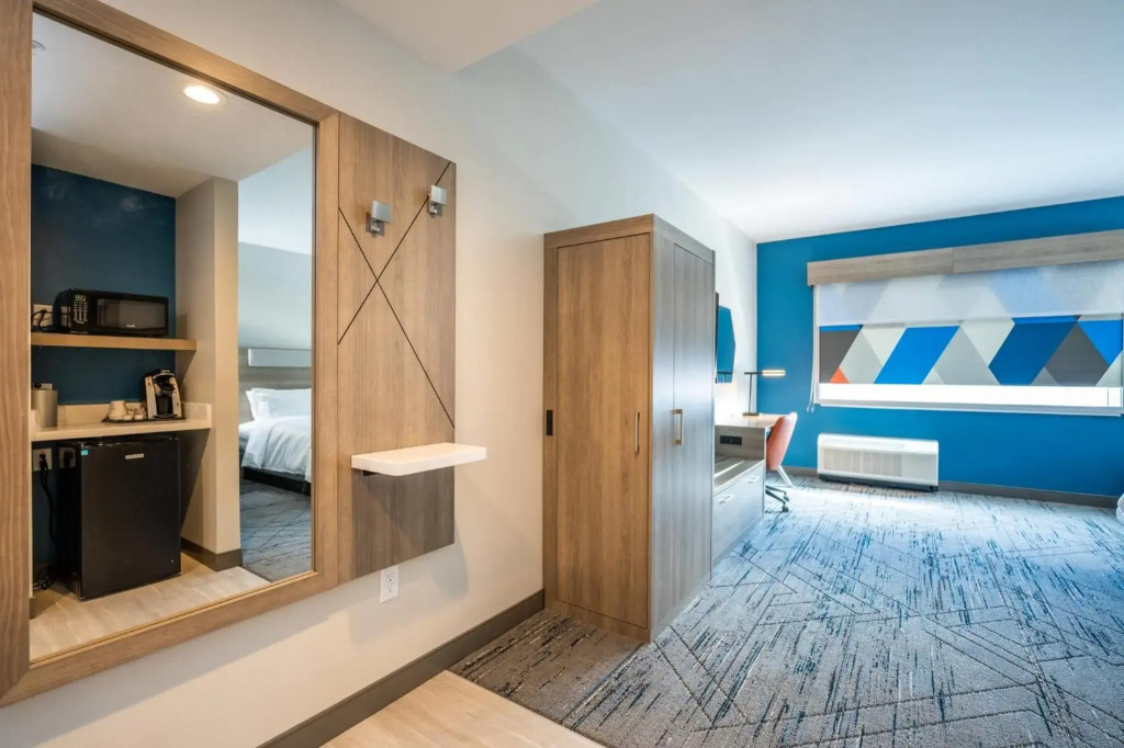 Holiday Inn Express & Suites Charlottesville - Mon — фото 4