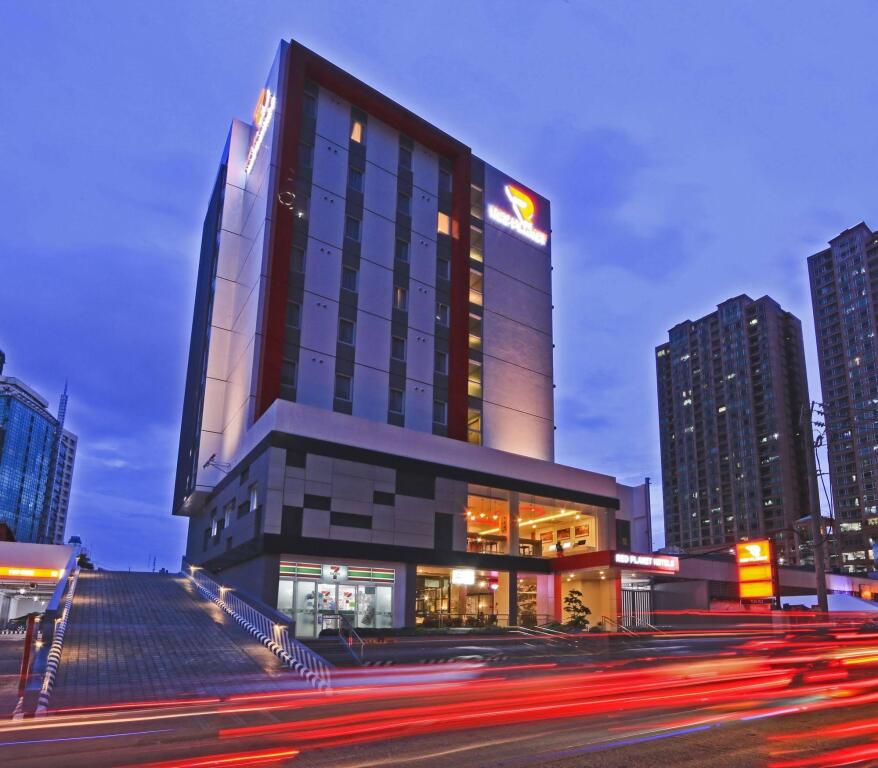 Red Planet Makati Amorsolo by null