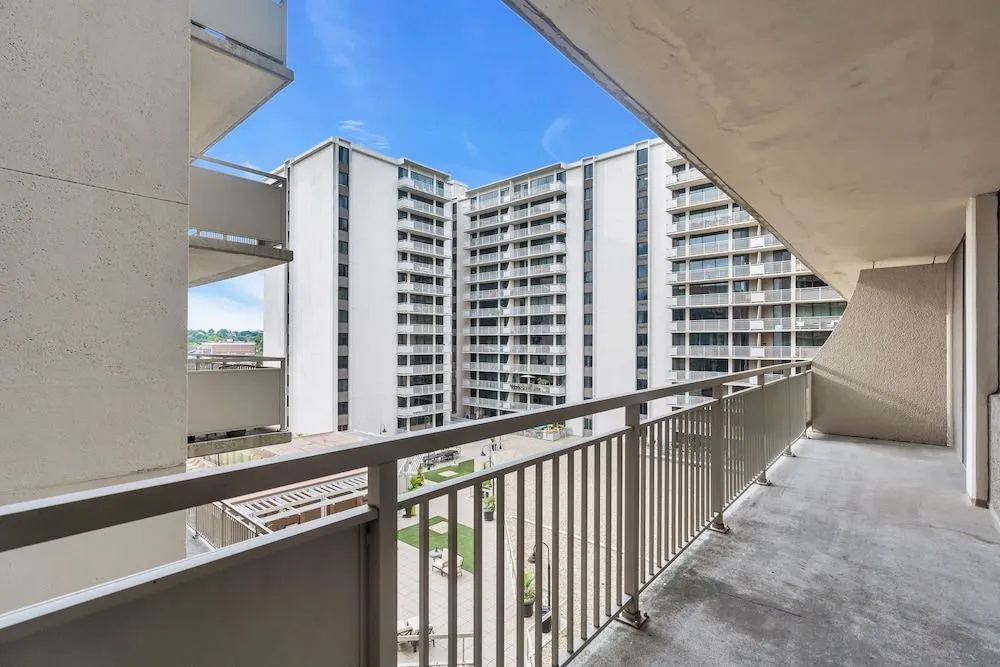 Arlington 2br/2ba Apartment In Crystal City 2 Bedroom Apts by RedAwning