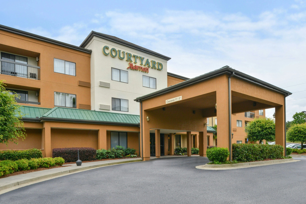 Courtyard Suwanee by Marriott