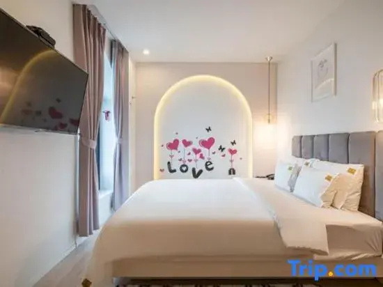 Deluxe Double room with river view (full double bed)