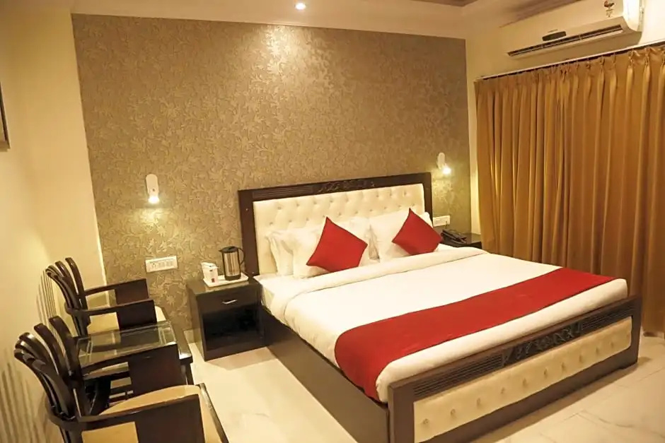 Deluxe Double room (full double bed)