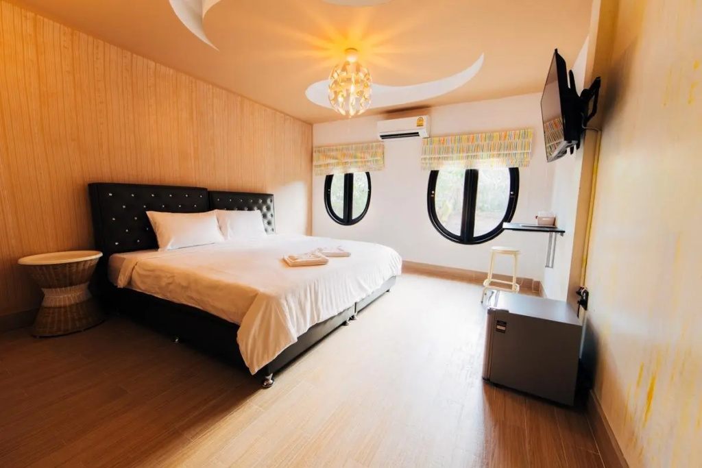 Double Suite (full double bed)