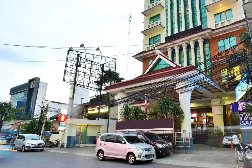 ZEN Rooms Near Grand Indonesia Mall