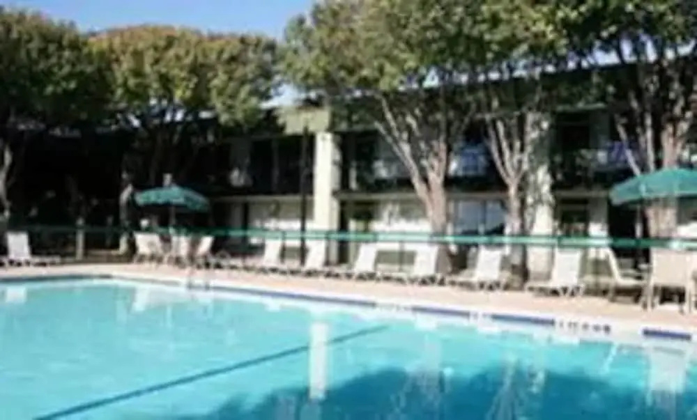 Whitten Inn University - Général