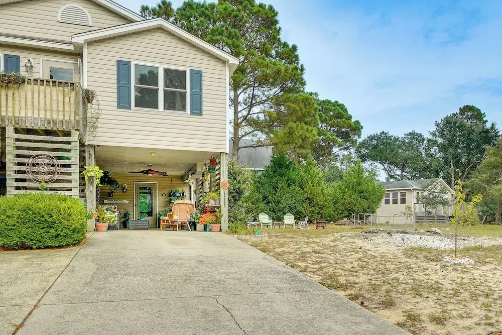 Nags Head Apt With Patio - 1/2 Mile Walk to Beach!