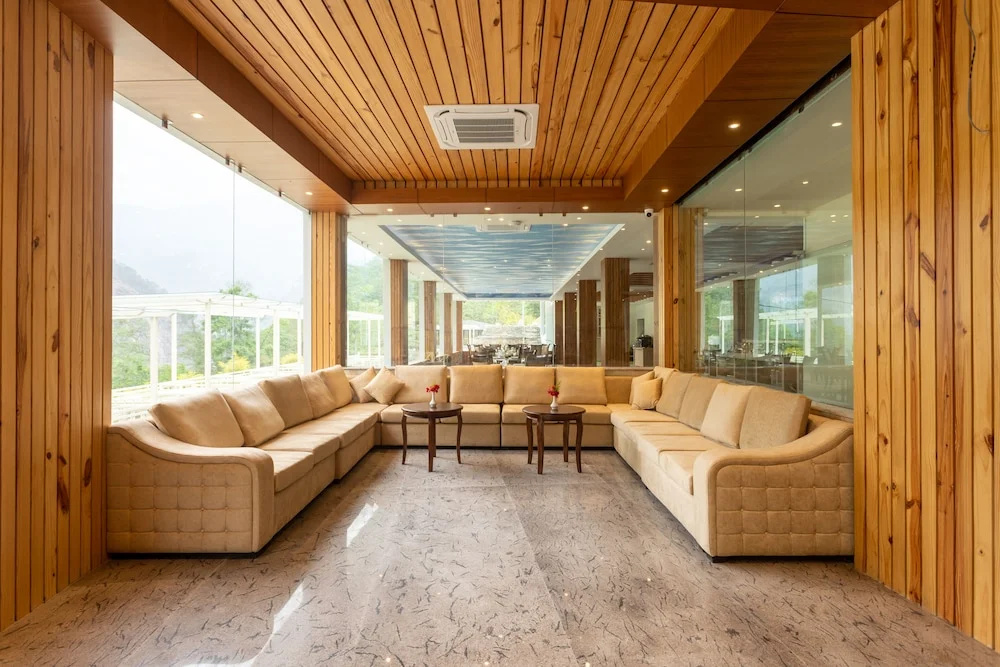 Lobby & Reception