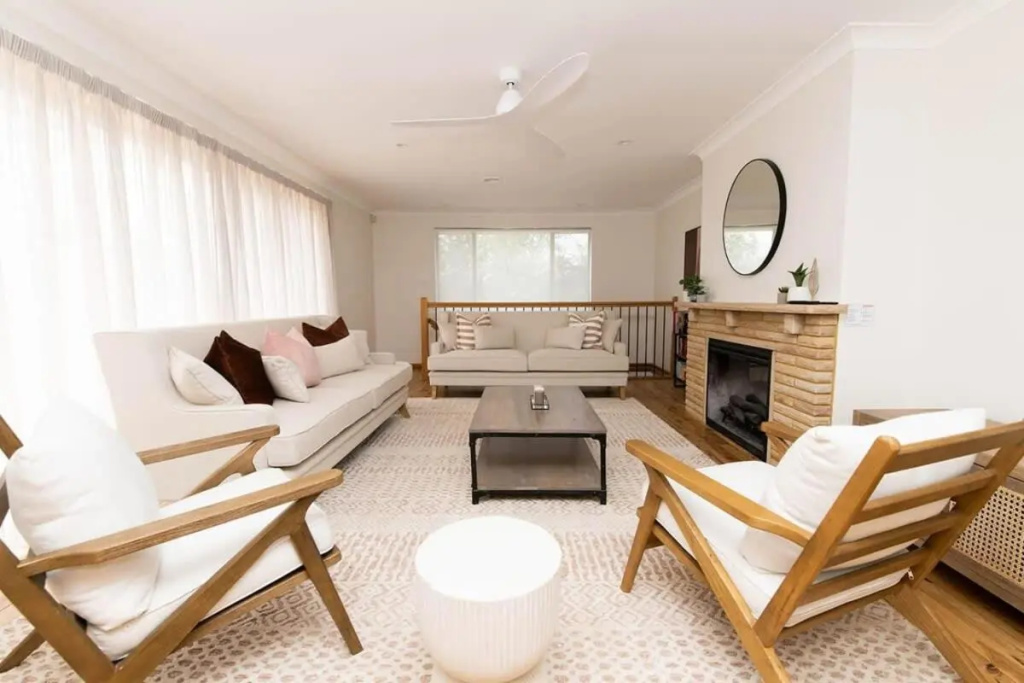 Karimi House Spacious Professionally Styled Sleeps 10