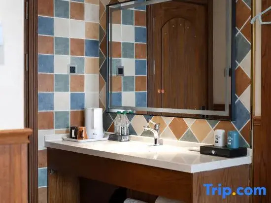 Двухместный номер Standard двуспальная кровать в Yake Town Holiday Hotel (Dehui Branch)