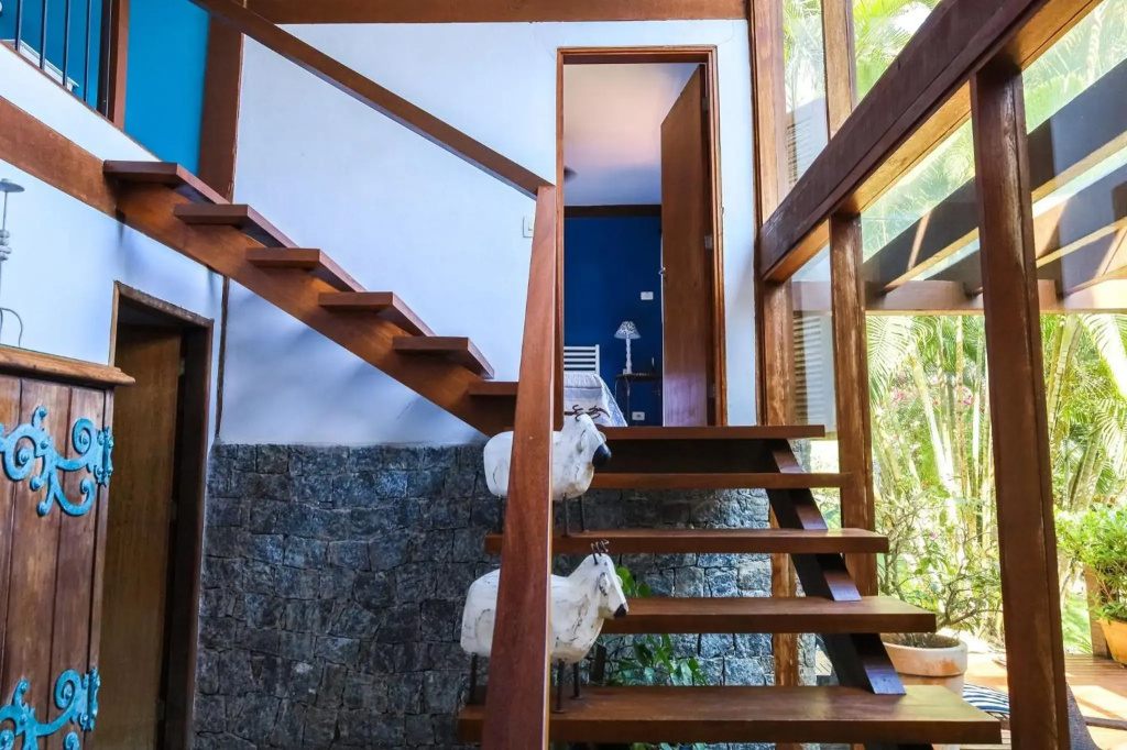Casa em condomínio na Ilhabela a poucos metros da praia do Siriúba da Vila