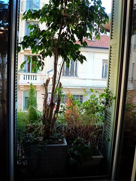 Standard room with street view