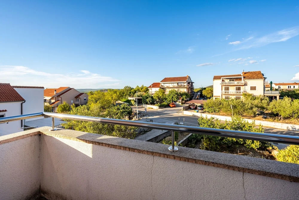 2 Bedroom Apartment Near Sibenik Krka Waterfalls
