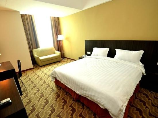 Eminent Hotel