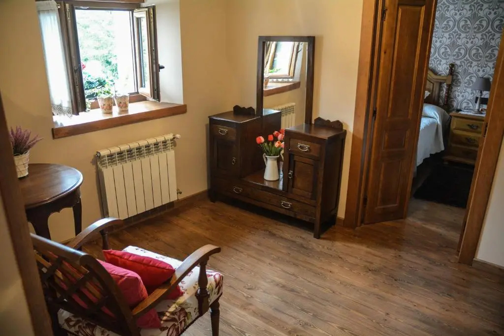 4 Bedrooms Cottage