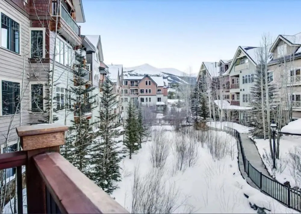 3 Bedroom Mountain Condo on Main Street - Walk to Lift, Onsite Pool, Luxury-rated!