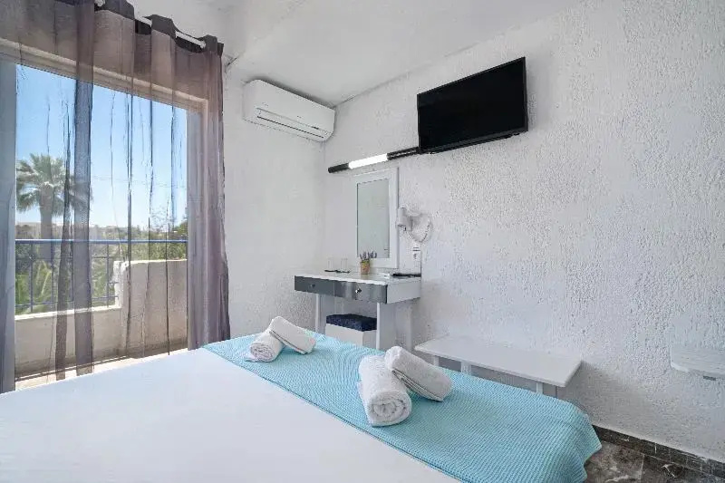Superior Double room with balcony (full double bed)