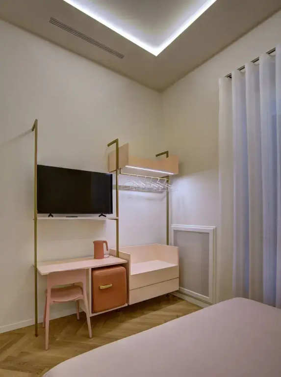 Deluxe Double room with balcony (full double bed)