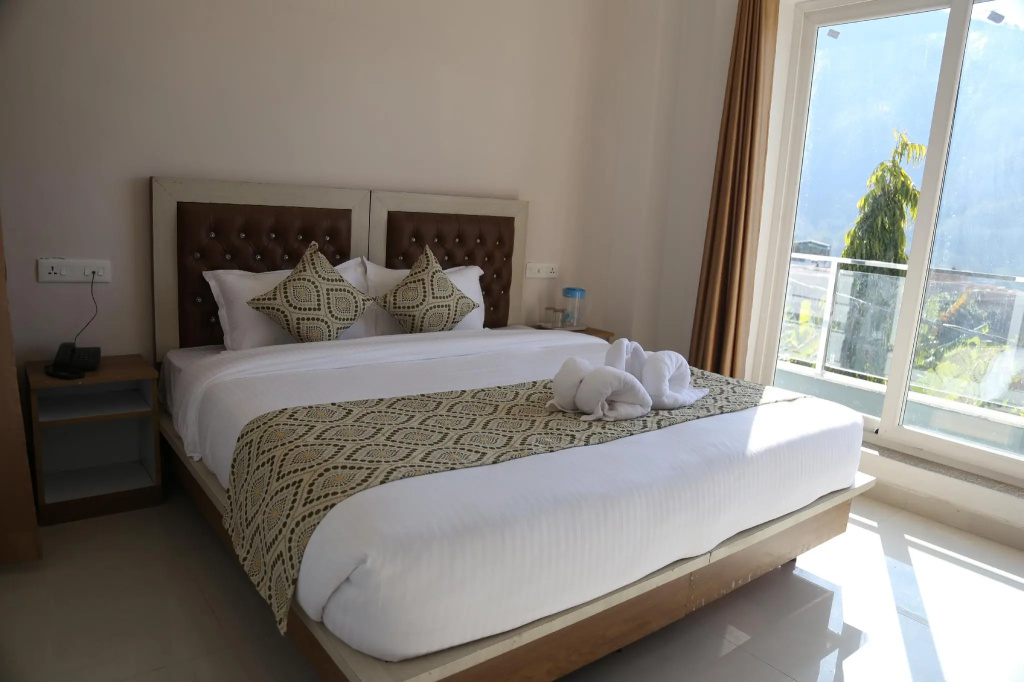 Standard Double room with mountain view (full double bed)