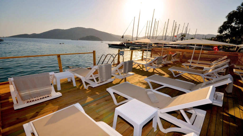 Beach & Waterfront