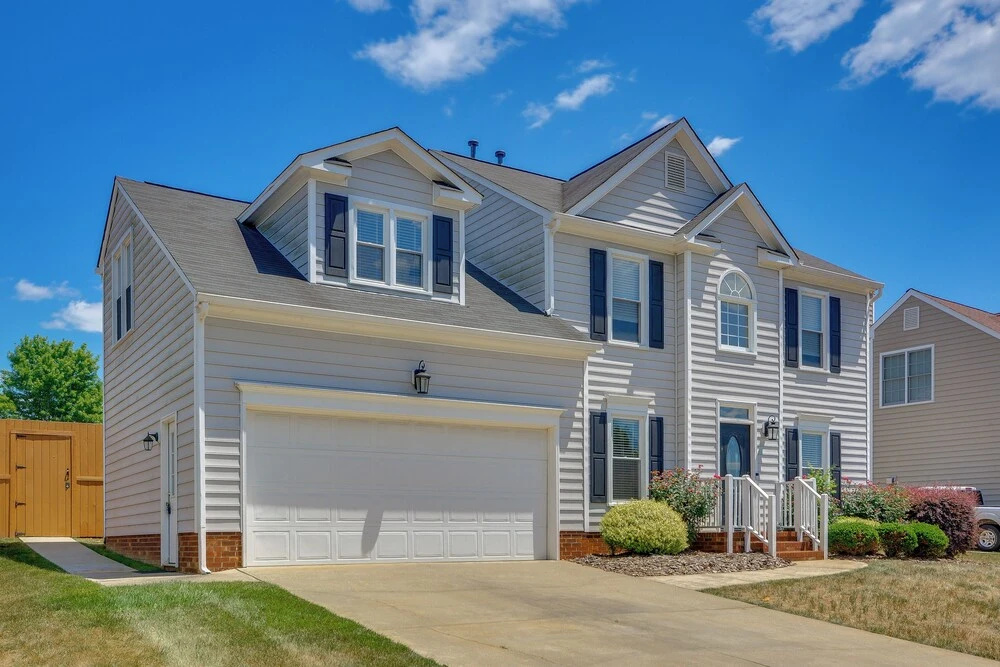 Graham Home w/ Private Pool & Ping-pong Table!