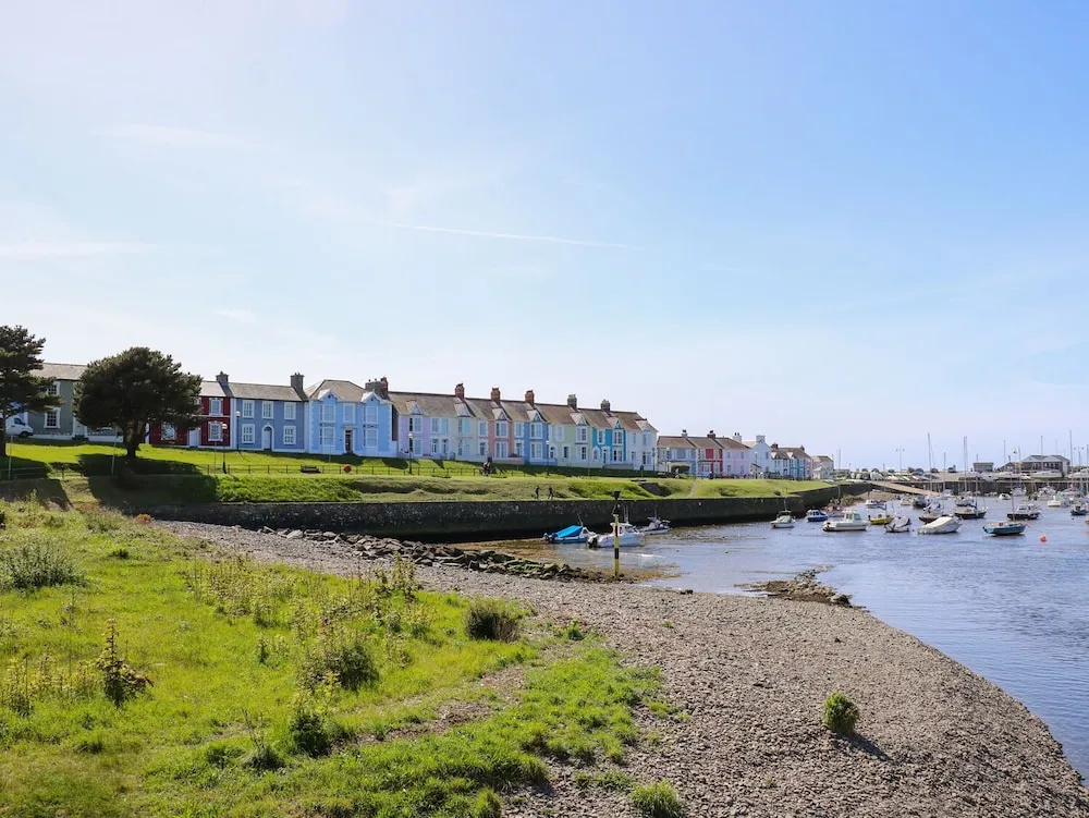 Beach & Waterfront