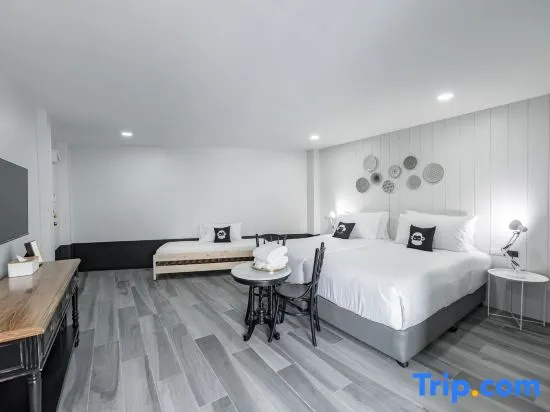 Deluxe Double room with city view (twin beds)