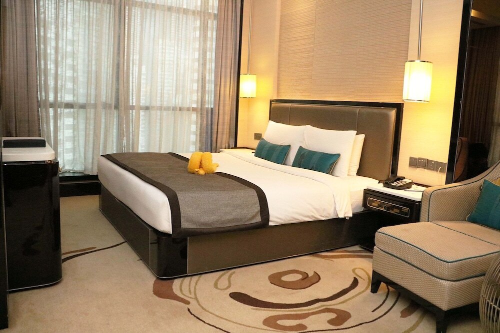 Pacific Regency Hotel Suites