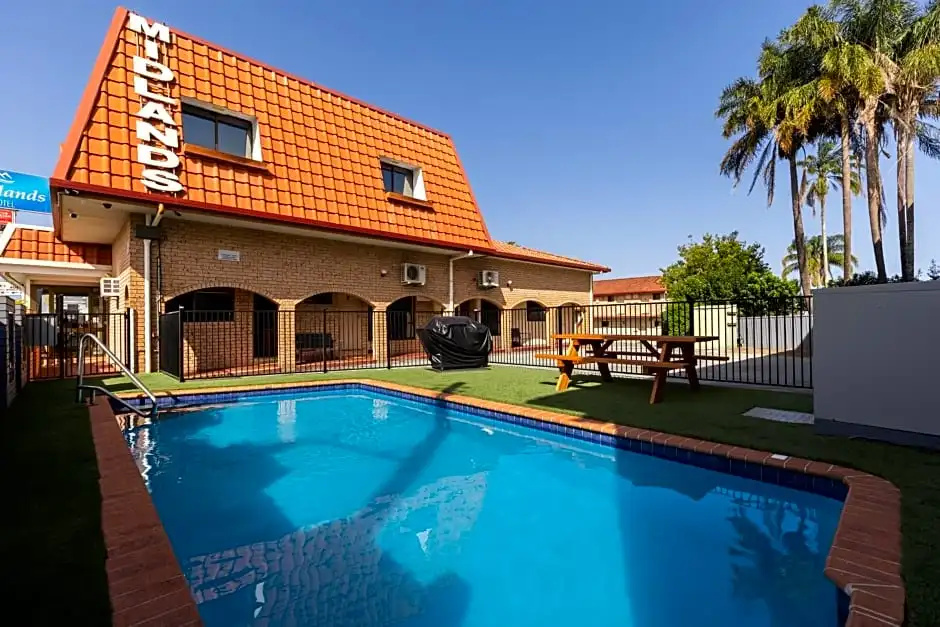 Standard room with pool view